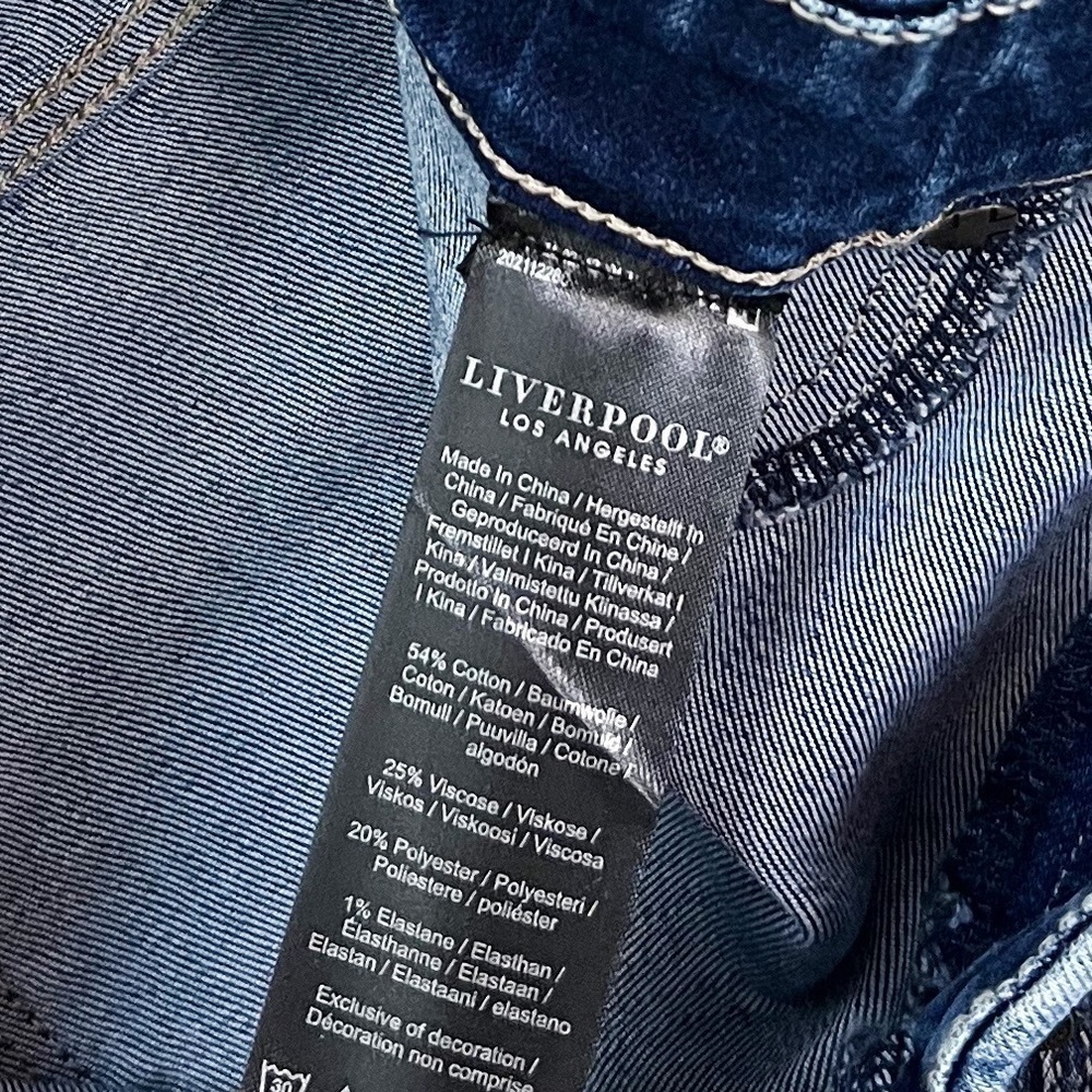 NWT Liverpool Jeans Co Chloe Pull On Bermuda Shorts Eco Bixby Wash - Picture 8 of 9